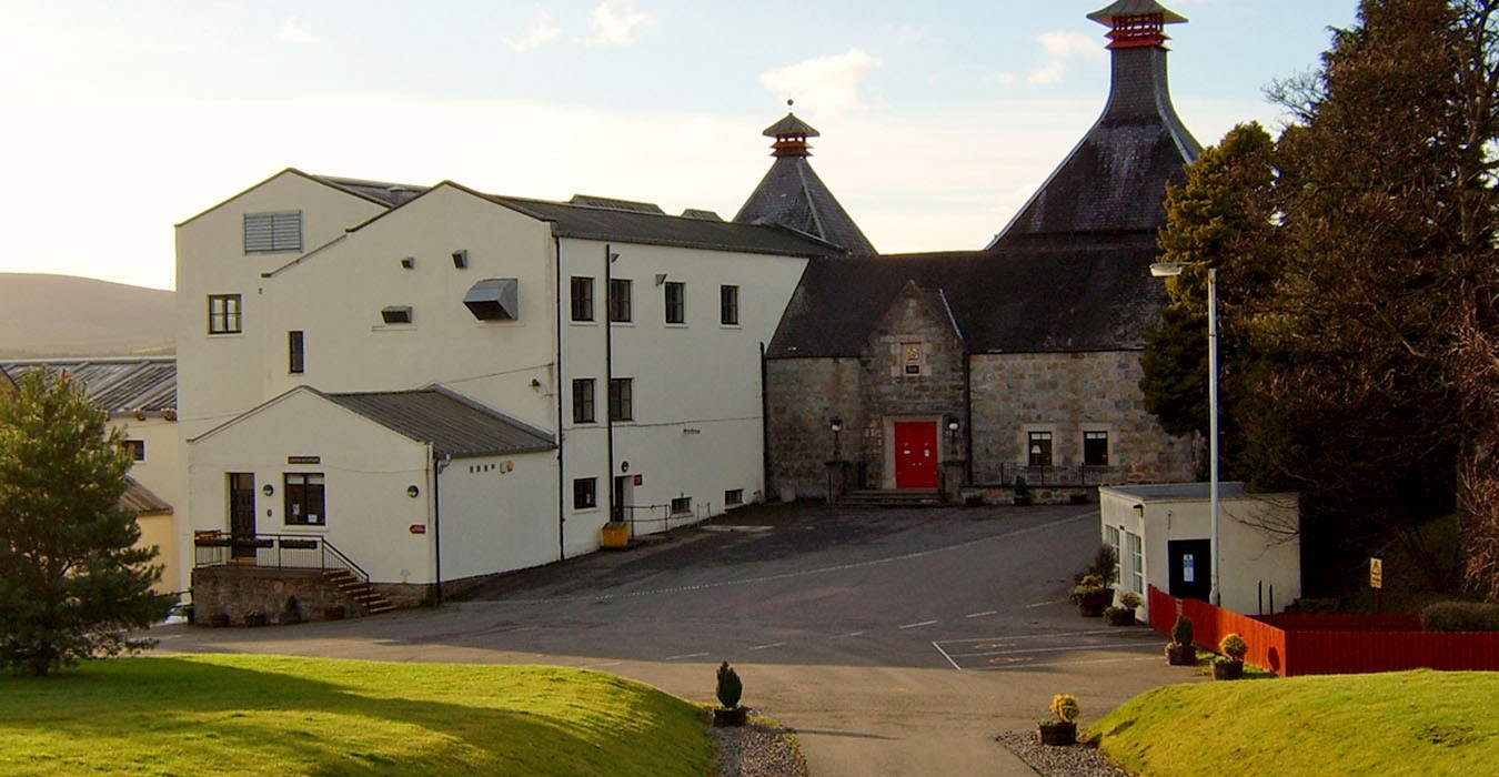 Cafe Bulldog Palenice Whiskey distillery Cardhu